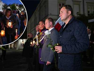 Marsz Ciszy po tragedii w Jarosławiu. Ludzie przynieśli biało-czerwone flagi. Poruszające sceny
