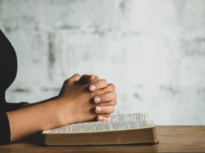 Myślisz, że TikTok to tylko rozrywka? Tu czytają Biblię i modlą się