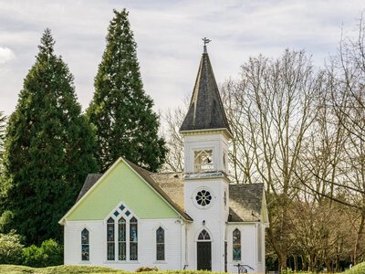 Kupiła opuszczony kościół za 45 tys. dolarów. Zrobiła z niego unikatowy dom