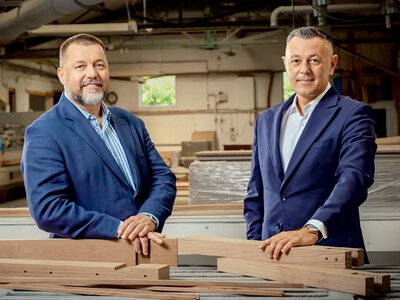 Od zakładu stolarskiego do biura w Paryżu. Polski producent mebli nie boi się konkurencji z Chin