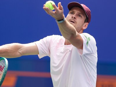 Dwóch polskich tenisistów w elicie turnieju ATP 250 w Chengdu. Za półfinał, Hubert Hurkacz zgarnie 63 125 USD. Kiedy zagra o wielki finał?