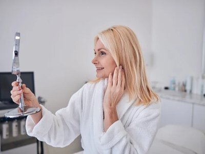 5 nawyków, które mogą odmienić włosy. Trycholożka radzi, co zmienić