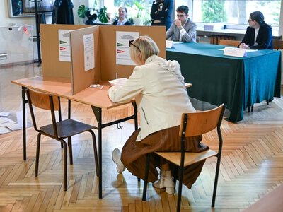 Wybory w Krakowie. Lokale wyborcze zamknięte, wyniki exit poll