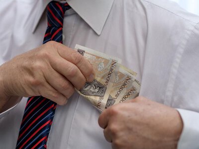 Pensje urzędników w górę. Na tych stanowiskach do ponad 24 tys. zł