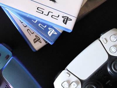 Terminal płatniczy w kontrolerze. Sony ma nowy pomysł na płacenie za gry