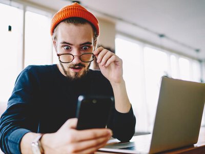 Powiadomienie z telefonu może być reklamą oszustów. CERT ostrzega przed nowym sposobem ataku
