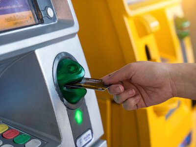Widzisz to przy bankomacie? Najpewniej jesteś ofiarą oszustwa