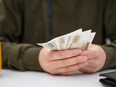 Płacą do 12 tys. zł. Nie wymagają wykształcenia. Praca od zaraz