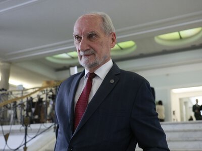 Eksces z udziałem Macierewicza zadziwił nawet Kaczyńskiego. Niepoważne