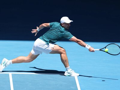 Tie-break, a później jedyne przełamanie. Polak walczył o tytuł ATP 250
