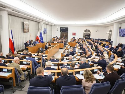 Senat chce nowego święta. Ministerstwo protestuje. Wystosowano apel