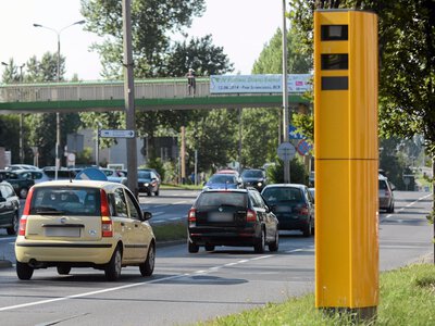 Błysk fotoradaru. Czy mandat jest pewny? Tak można go uniknąć