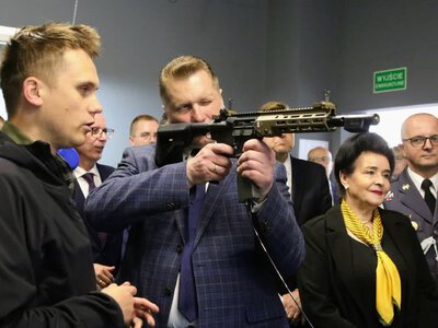 Czarnek zapowiada szerokie konsultacje ws. dostępu do broni. PiS chce rozmawiać m.in. z myśliwymi