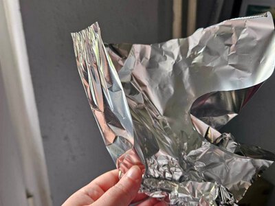 Kierowcy wkładają kluczyki do folii aluminiowej. Jest jeden ważny warunek