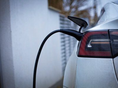 Bateria jest pusta, a samochód nadal jedzie. Wiadomo, ile ma jeszcze zapasu