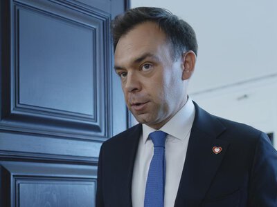 Polityczny walka wokół cen paliw. Domański: Prezydent ma okazję stanąć po stronie Polaków