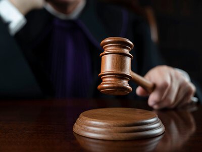 25 lat więzienia dla nastolatka, który zabił nauczycielkę i uczennicę