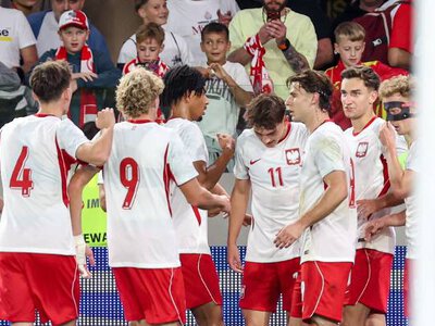 Młodzieżowa reprezentacja Polski coraz bliżej upragnionego celu. Dublet cudownego dziecka w meczu ze Szwecją