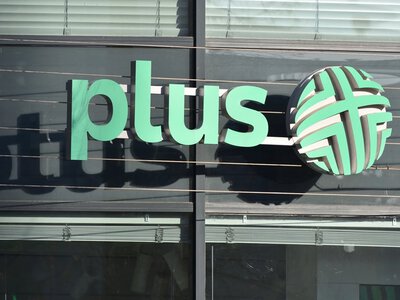 Plus rozdaje prezenty na swoją trzydziestkę. I ścina ceny telefonów nawet o 1000 zł