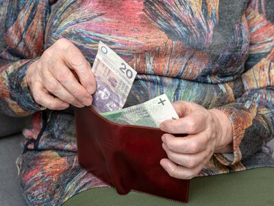 241,47 zł podwyżki w 2027 roku. Specjalne świadczenie za wiek wzrośnie