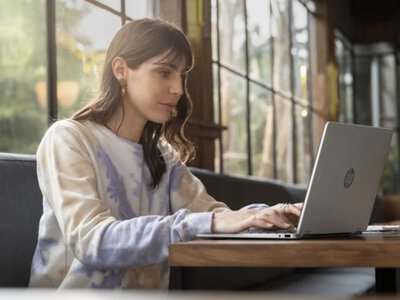 Kolejna szalona promocja. Tym razem laptop z ekranem OLED za 2999 zł