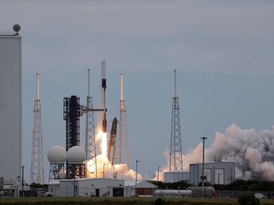 Rakieta SpaceX z załogą Crew-13 wystartowała. Na pokładzie cztery osoby