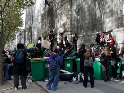 Protesty uczniów we Francji eskalują. Setki zamkniętych szkół