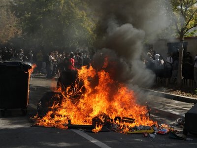 Protesty we Francji wymykają się spod kontroli. Chaos na ulicach