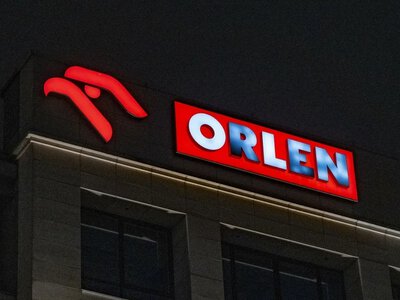 Niższe ceny paliw. Orlen w miliardach wylicza wysokość nowego podatku