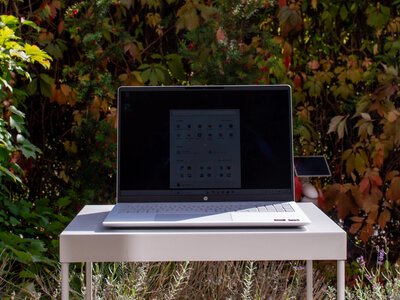 Jeden laptop na studia, do pracy i na wieczór. HP OmniBook 3 dobrze rozumie swoją rolę