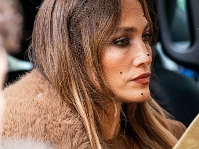 Fryzura Jennifer Lopez hitem dla 50-latek. Idealny wybór na jesień