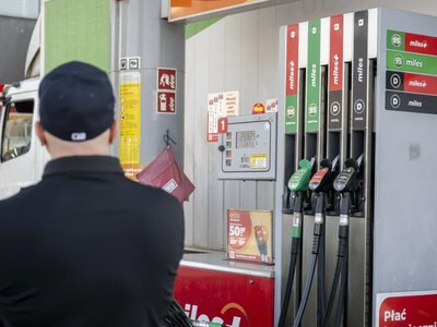 Tańsze paliwa mogą wyhamować inflację. Ale później może nastąpić skok cen