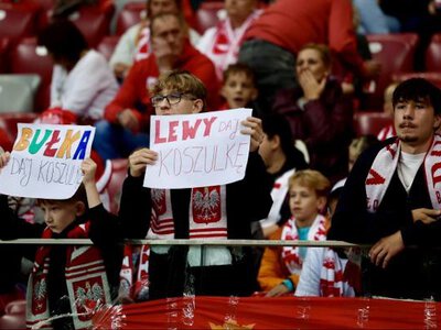 Kibice na meczu Polska - Rumunia w Lidze Narodów. PGE Narodowy nie wypełnił się do ostatniego miejsca