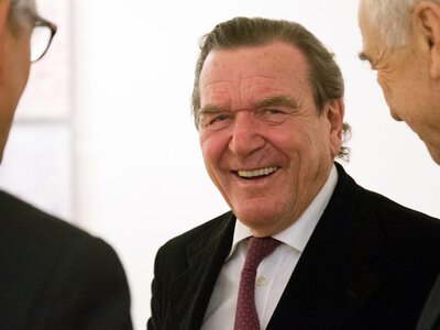 Były kanclerz Niemiec ma nową fuchę w Rosji. Zajmie się sklepami