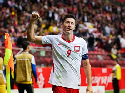Robert Lewandowski znów to zrobił! Wyjątkowy gol i czerwona kartka