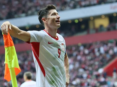 Po golu wykonał taką cieszynkę. Lewandowski naśladował legendę?