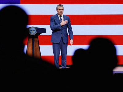 Ćwiklak: Hegseth przywdziewa pełną zbroję Boga i zapowiada wojska autonomiczne. Co może pójść nie tak?