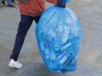 45 proc. Polaków chwali kaucję. Największa zmora? Zablokowane recyklomaty