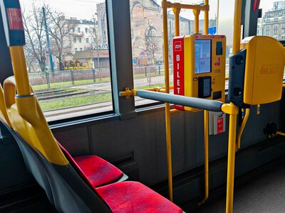 Wsiadasz do autobusu i tracisz pieniądze. Tak oszukują Polaków