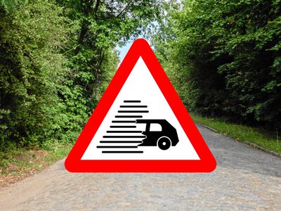 Co oznacza znikające auto? Kierowca powinien zrobić jedną rzecz