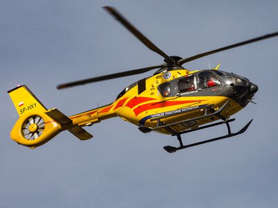 Poważny wypadek w Małopolsce. Na 5-latkę przewróciła się drewniana wiata