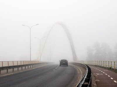 Uwaga na gęste mgły. Synoptycy ostrzegają, że najgorzej będzie nocą