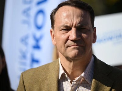 Co z bazą USA w Polsce? Przydacz o zadaniu dla MON, Sikorski ripostuje