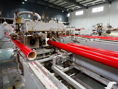 Ropa po 100 dolarów i drogi gaz. Koszty surowców zagrażają eksportowej potędze Polski