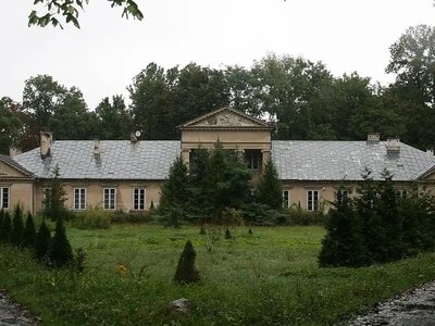 „Zaklęty dwór” istnieje naprawdę. Tu nagrywany był popularny serial
