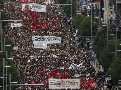 Gigantyczne manifestacje w kraju po wyrzuceniu seniorki na bruk