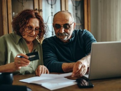 Wspólne konto małżonków. Co dzieje się po śmierci jednego z nich?