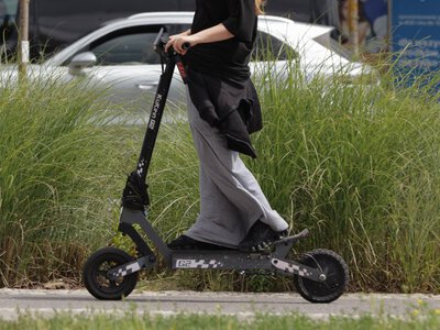 2500 zł za przejażdżkę hulajnogą. Policja przypomniała mu o ważnej zasadzie