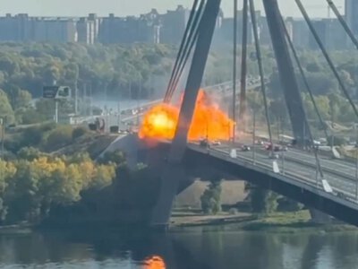 Rosjanie zaatakowali most w Kijowie. Kula ognia, są ranni