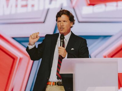 Tucker Carlson starł się z gościem o niemieckiego dyktatora. Pojawił się też polski wątek